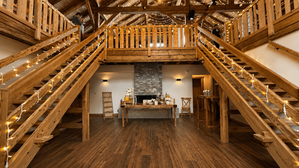Intérieur en bois du Gîte du Passant au Reposoir, lieu de retraite montagne en Haute-Savoie